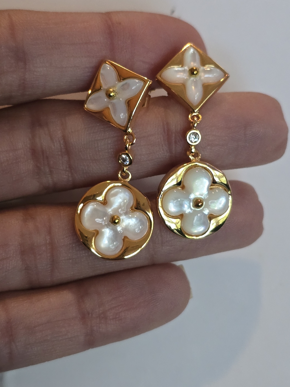 Louis Vuitton 18kgp LV Gold and White Floral Drop Earrings - Women's Jewelry